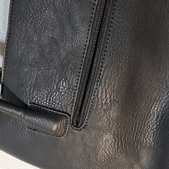 LARGE HANDBAG & MATCHING SCARF SOLD SEPARATELY - Picture 6 of 12